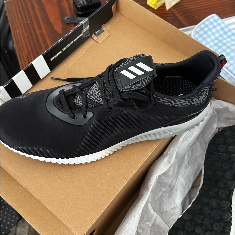 New Never Worn - Adidas Alpha Bounce Running Shoes sz 11.5